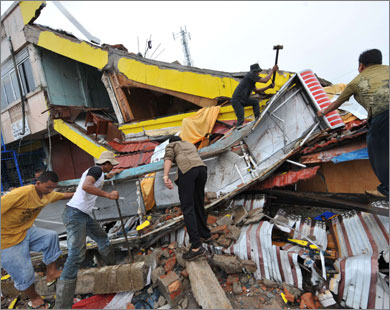 زلزال بقوة 6.6 درجات يضرب جزيرة سومطرة ومقتل طفل

