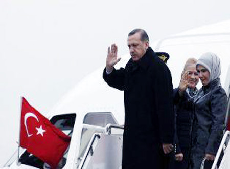 أردوغان يبدأ من القاهرة جولة في دول الربيع العربي