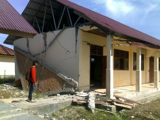 سقوط 22 قتيلا و210 جرحى في زلزال اندونيسيا
