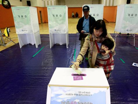 فتح صناديق الاقتراع في الانتخابات الرئاسية في كوريا الجنوبية
