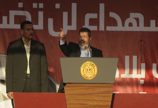 مرسي يؤدي اليمين أمام الجماهير في ميدان التحرير ويؤكد ان الشعب مصدر السلطة