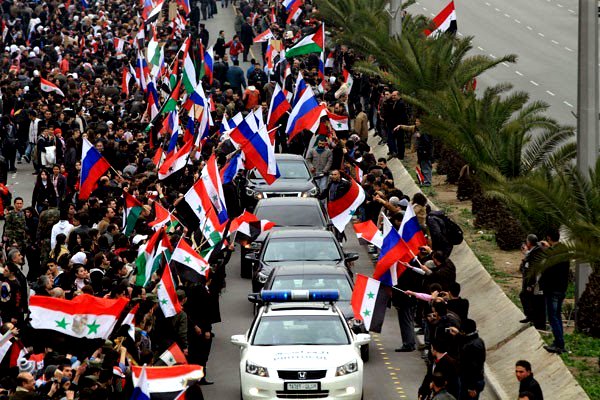 استقبال شعبي واسع لوزير الخارجية الروسي لافروف في دمشق (مصور)