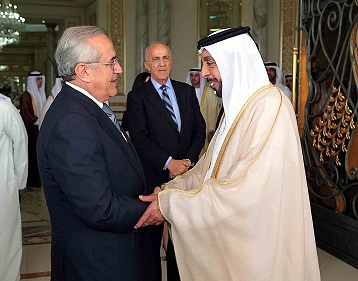 رئيس الامارات يؤكد خلال استقباله نظيره اللبناني الحرص على استقرار لبنان
   
