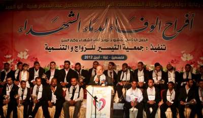 عرس جماعي ل60 عريسا وعروسا في غزة