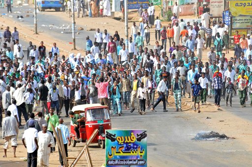 قتيل اثناء تفريق الامن السوداني تظاهرة عنيفة بالخرطوم