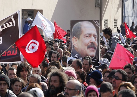 محاكمة 24 مشتبها بهم في اغتيال شكري بلعيد في تونس نهاية حزيران/يونيو