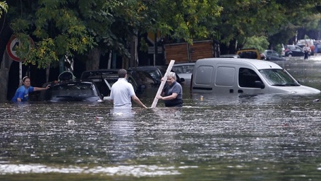 54 قتيلا على الاقل في فيضانات في الارجنتين