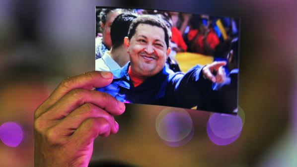 الحكومة الفنزويلية تنشر صورا اولى لتشافيز مبتسما في المستشفى
