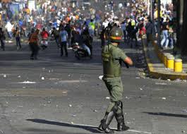 مقتل شرطي بالرصاص خلال مظاهرات في فنزويلا