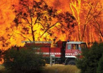 قتيل في حريق اتى على عشرات المنازل في غرب استراليا
