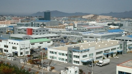 سيول تدعو مواطنيها الى مغادرة مجمع كايسونغ الصناعي في كوريا الشمالية
