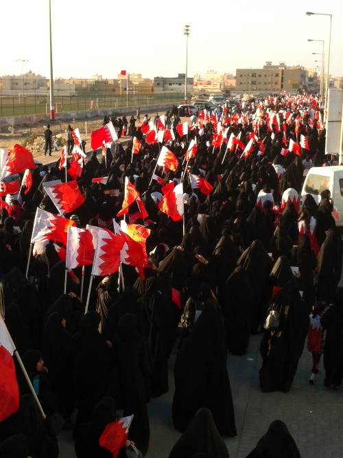 البحرانيون في مظاهرة حاشدة ضمن فعاليات نداءات الثورة