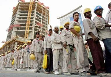 بعثة نقابية دولية تزور مخيما للعمال الوافدين في قطر