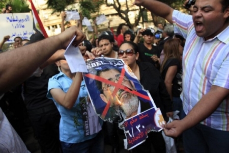 الإمارات تستدعي سفيرها في تونس احتجاجاً على دعوة المرزوقي الإفراج عن مرسي
