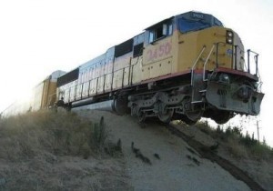 قتيل و57 جريحا في انحراف قطار مسافرين بالجزائر