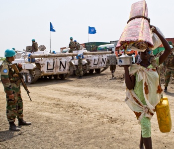 جيش جنوب السودان والمتمردون يتبادلون الاتهامات باسقاط مروحية للامم المتحدة