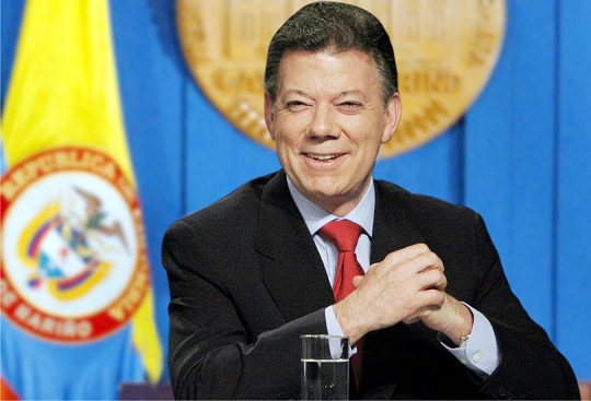الرئيس الكولومبي يعلق الغارات الجوية على معسكرات فارك