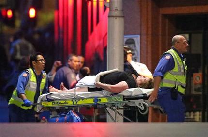 الشرطة الاسترالية تقتحم المقهى في سيدني حيث يحتجز مسلح رهائن