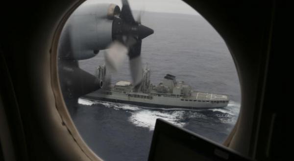 سفينة استرالية رصدت اشارات جديدة قد تكون من الصندوق الاسود للطائرة الماليزية
