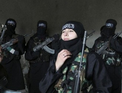 «تلغراف»: بريطانيات يدرن شرطة «داعش»
