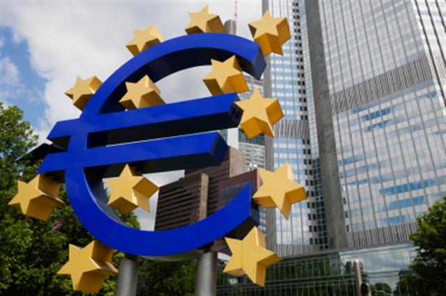 البنك المركزي الاوروبي يبقي القروض الطارئة لليونان على مستواها الحالي