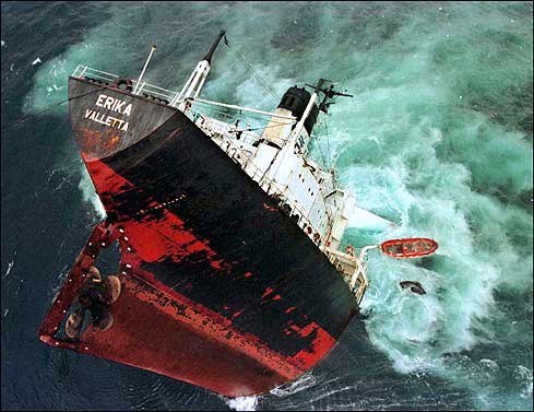 غرق سفينة شحن قبالة اسكتلندا وفقدان افراد طاقمها الثمانية