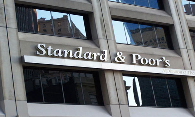 وكالة ستاندرد اند بورز تخفض تصنيف البنوك اليونانية