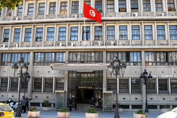 وزارة الداخلية التونسية تعلن حظر تجول ليلياً في كافة انحاء البلاد