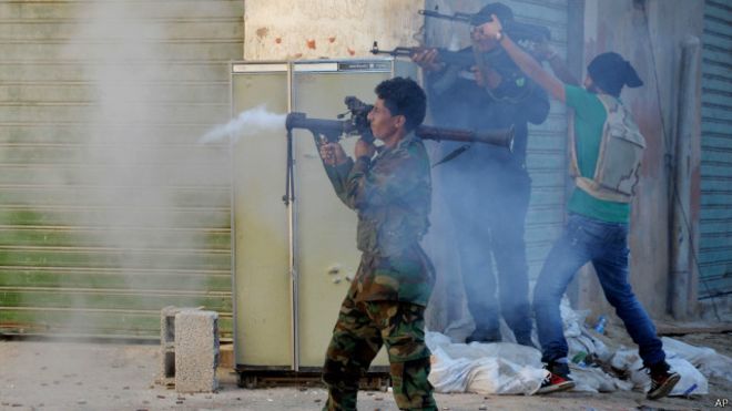 
مقتل 14 شخصاً في اشتباكات عنيفة في بنغازي.. واغتيال مسؤول امني في مصراتة