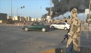 
مقتل سبعة أشخاص على الأقل في قصف استهدف منطقتين سكنيتين في مدينة بنغازي الليبية