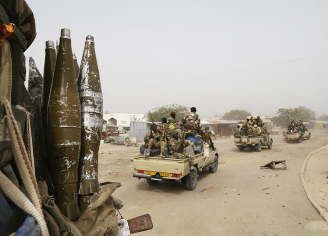 مقتل 11 مسلحاً وثلاثة من قوات الدفاع الذاتي في مواجهات بنيجيريا