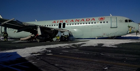 الطائرة التي خرجت عن المدرج في كندا اصطدمت بعمود ارسال اثناء هبوطها