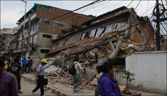 اجهزة الإنقاذ تحاول الوصول الى المناطق النائية اثر الزلزال المدمر في النيبال