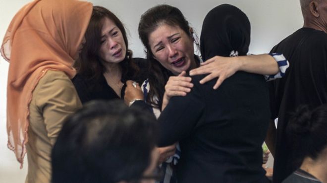 بدء عملية انتشال جثث ضحايا الطائرة التي تحطمت شرق اندونيسيا
