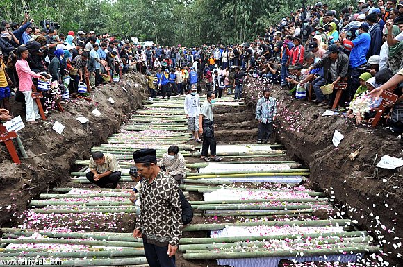 #إندونيسيا تحيى الذكرى الـ11 لضحايا كارثة #تسونامي