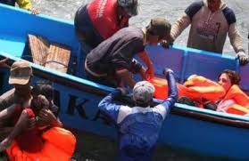 
مصرع 13 شخصاً جراء غرق مركب كان يقلهم في ماليزيا