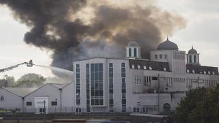 اندلاع حريق في المسجد الكبير في لندن