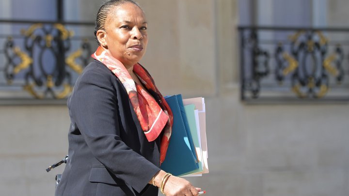 استقالة وزيرة العدل الفرنسية اعتراضا على اقتراح اسقاط الجنسية عمن يثبت تورطهم بالارهاب