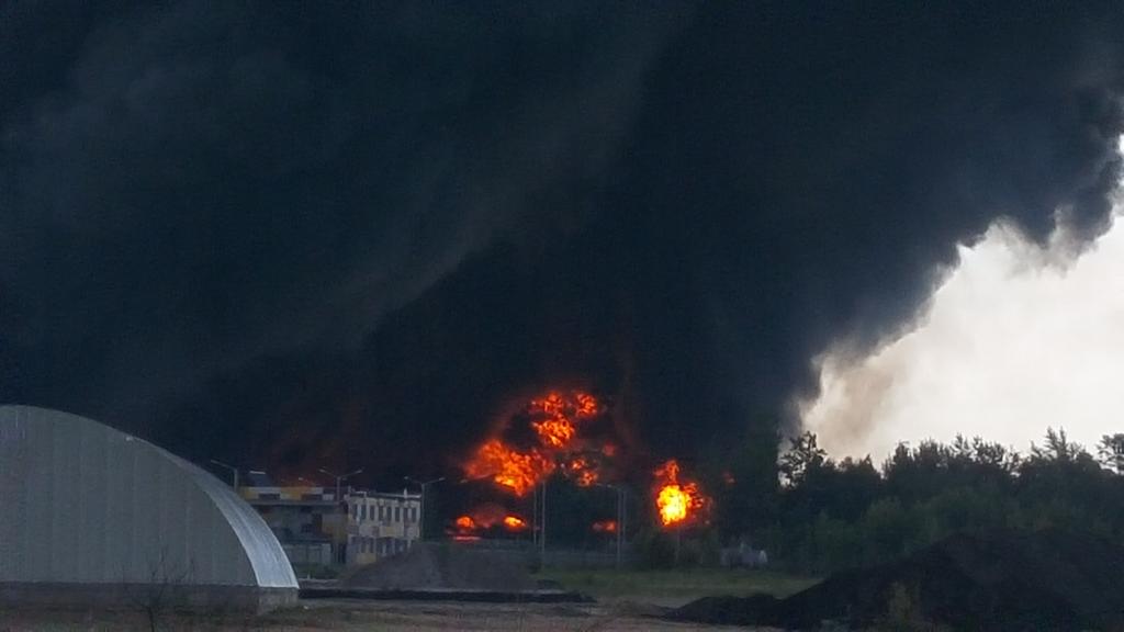 4 قتلى و12 مصابا في حريق بمستودع للوقود في أوكرانيا