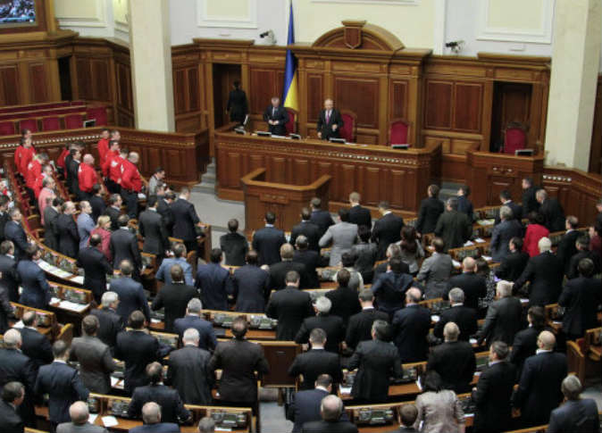 
البرلمان الأوكراني يتبنى اصلاحاً للدستور يمنح الشرق حكماً ذاتياً