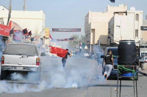 قوات النظام البحريني تتصدى للمحتجين برصاص الشوزن بعد إزالة مظاهر #عاشوراء