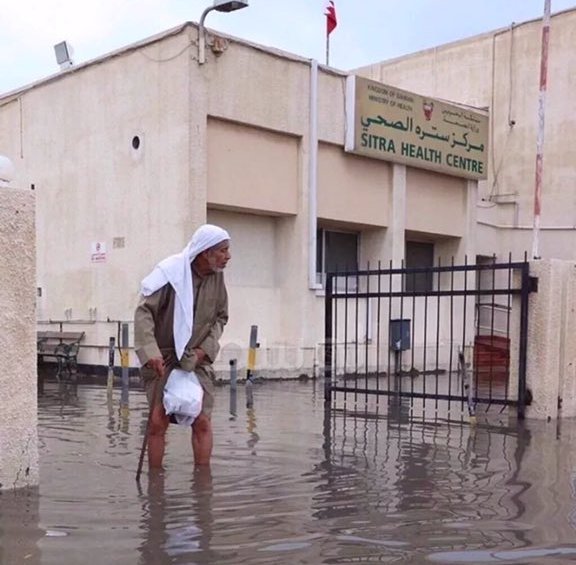 شوارع #البحرين تغرق بالمياه بعد هطول الأمطار فجر اليوم