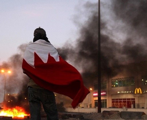 #البحرين: السجن 10 سنوات لـ 13 متهماً بحرق إطارات