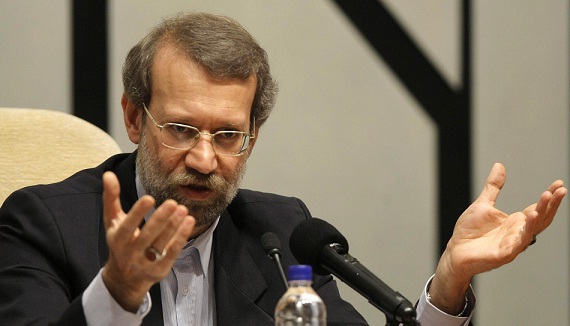 لاريجاني خلال لقائه هاموند: سلوك الحكومة البريطانية تجاه إيران يجب أن يتغير