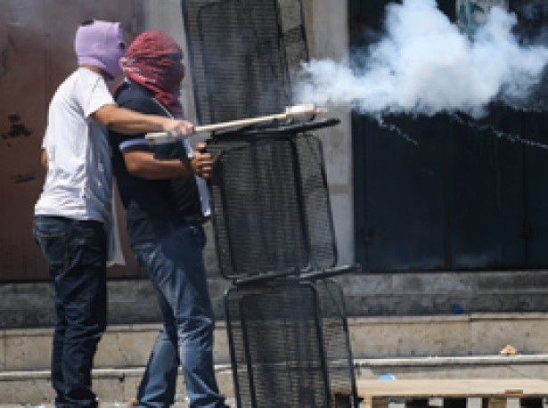 لجنة صهيونية تقر منع استيراد الألعاب النارية بسبب استخدامها ضد الاحتلال