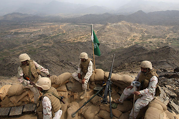 مقتل 11 عسكرياً سعودياً في قصف مدفعي للجيش اليمني واللجان في جيزان