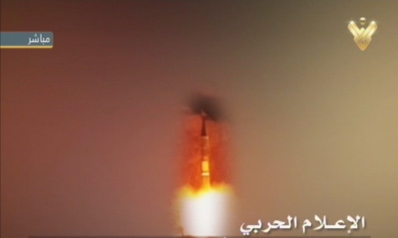 مشاهد لاطلاق صاروخ سكود على قاعدة #خميس_مشيط الجوية #السعودية