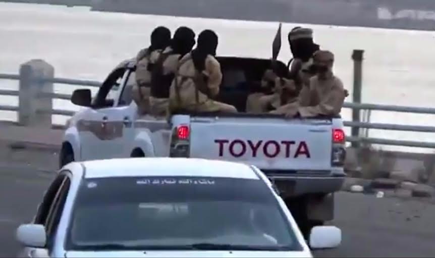 تنظيم القاعدة يمارس سلطته في #عدن (تقرير مصور)