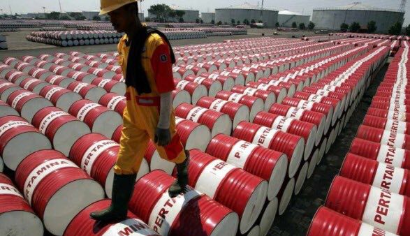 السعودية ترفع أسعار شحنات النفط إلى آسيا وأوروبا