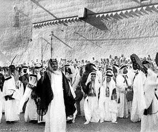 من تاريخ الدولة السعودية الأولى: عندما زعم محمد بن عبد الوهاب أن آيــته من الله الجراد[1]